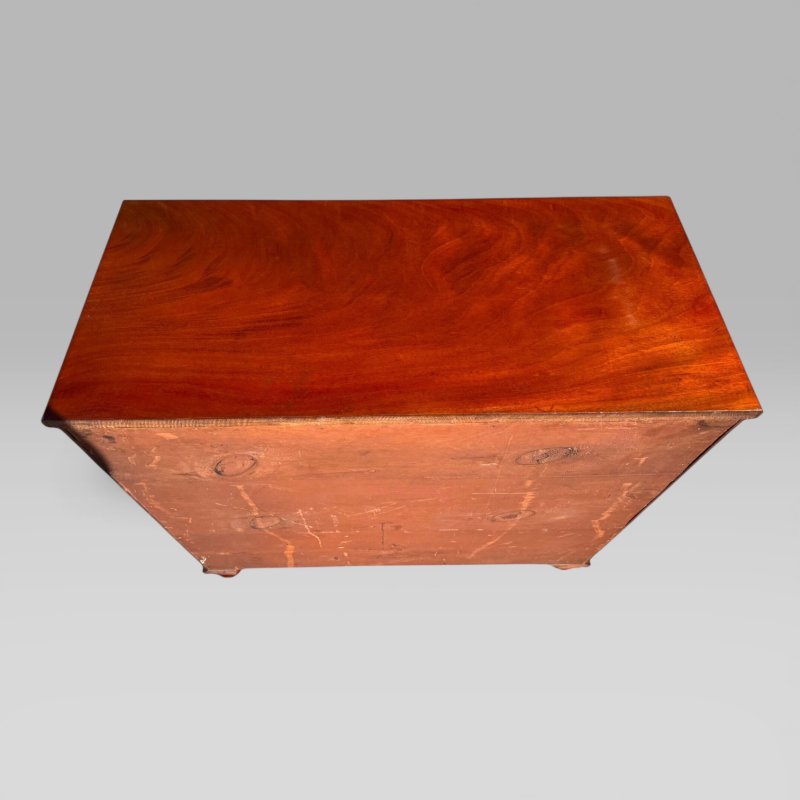 Antique Scottish Victorian Flame Mahogany Chest of Drawers with Wooden Handles - Image 10